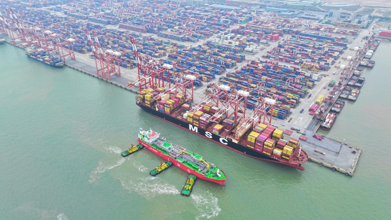 广州港实现“锚地+码头”全模式LNG加注，，，，，助力货主降本增效与绿色航运升级