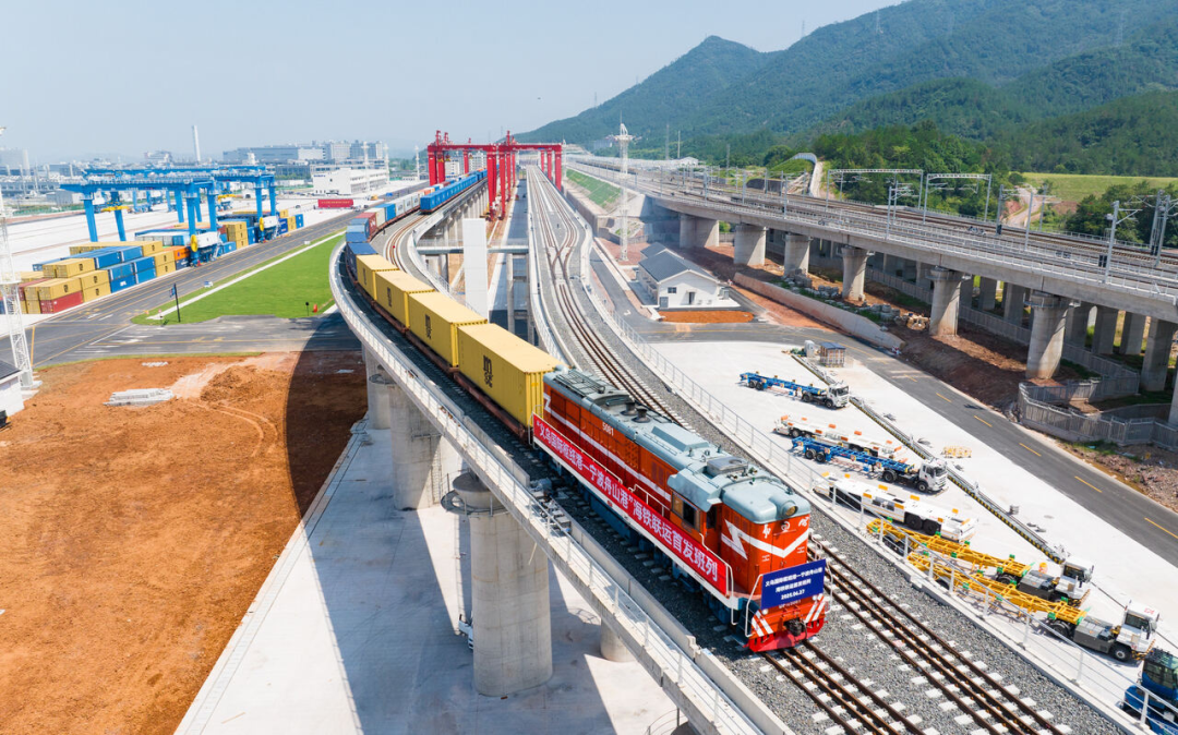 宁波舟山港海铁联运创里程碑，，，，，，年营业量首次突破200万标箱
