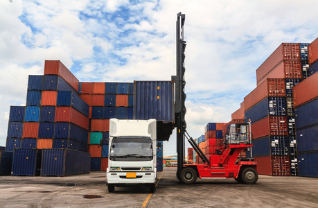 内贸物流中，，，，，，，海运和陆运该怎么。。。。。。。？？？？？？？？