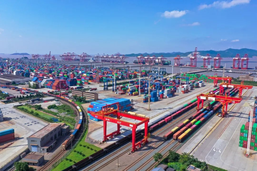 降本30%，，，，，，，，海内集装箱海运重塑大宗物流本钱名堂