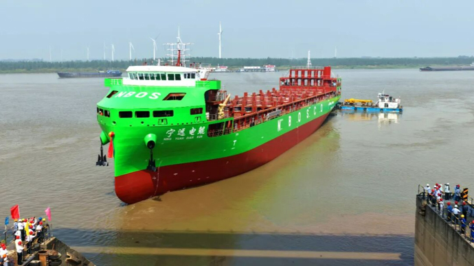 历史性突破！全球最大万吨级纯电动智能海船，，，，，乐成下水