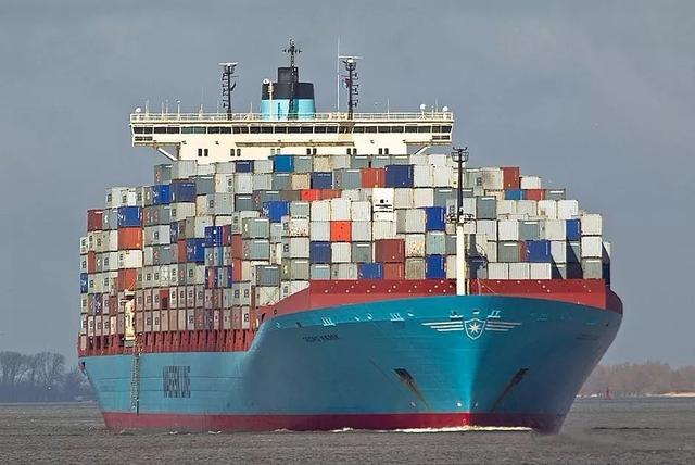 散货船“跨界”运集装箱，，，，，，，靠谱吗？？？？？？